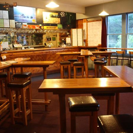Owen River Tavern & Motels エクステリア 写真