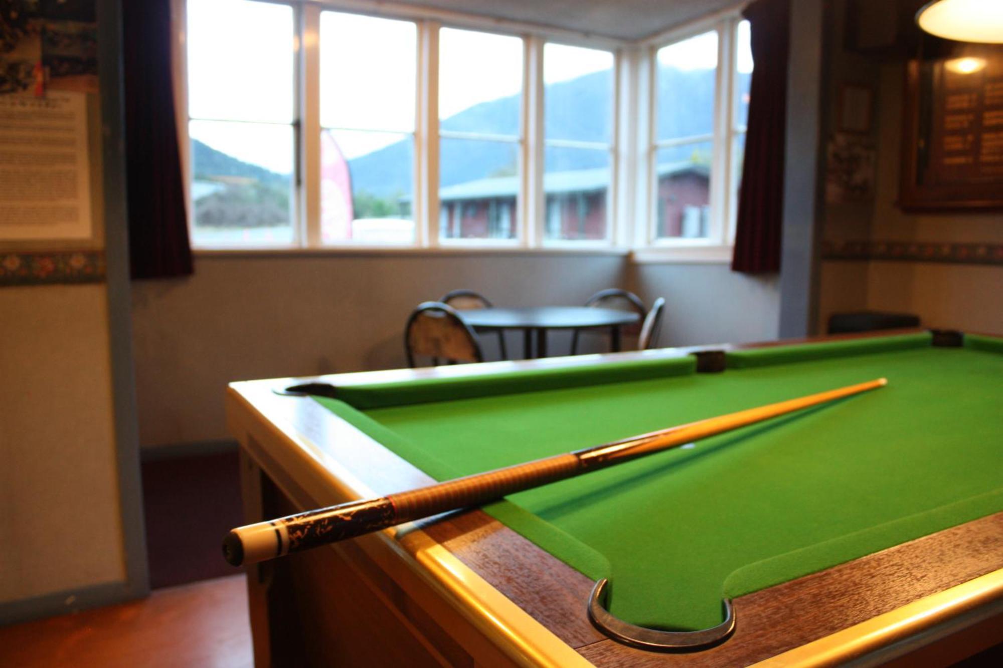 Owen River Tavern & Motels エクステリア 写真